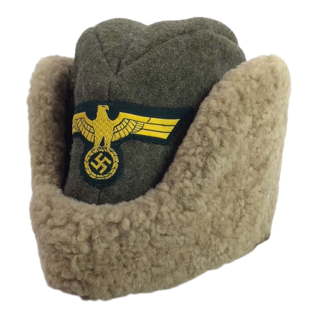 Mint Kriegsmarine Coastal Artillery EM/NCO Winter Overseas Cap – German WW2: This German WWII Kriegsmarine Coastal Artillery EM/NCO winter overseas cap is a very uncommon and a high-quality example, offered here in mint condition. The cap retains its golden Kriegsmarine eagle 