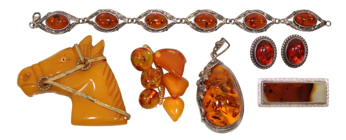 Mixed Lot with Amber Bracelet, Earrings & Pendant, Plus Other Brooches (1 of 20)