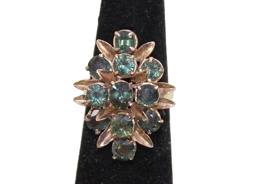 10 Karat Gold Ring with Green Stones Size 6 (6.5g TW) (1 of 6)