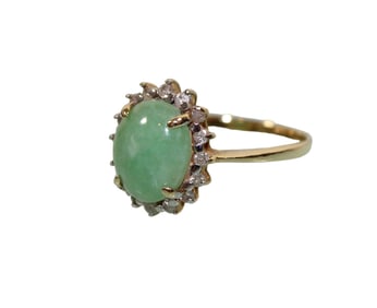 14 Karat Gold Ring with Green Stone & Clear Gemstone Halo Ring Size 7 (2.9g TW)