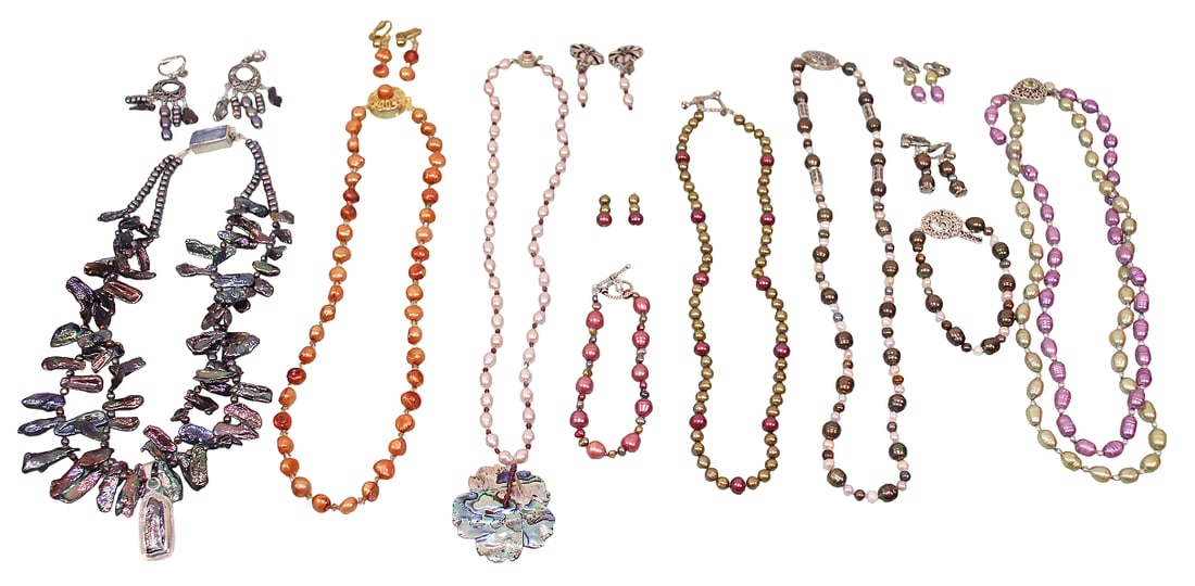 Pearl Necklaces, Bracelets & Earrings, incl. Abalone Pendant (1 of 20)
