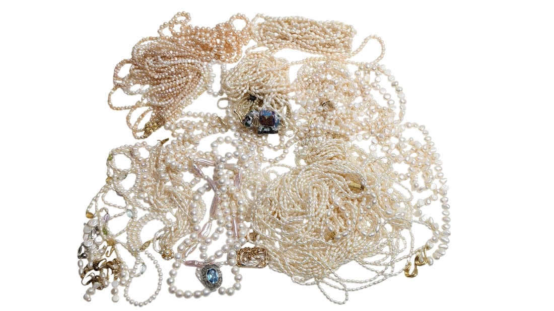 Pearl Necklaces with Statement Pendants and Clasps (1 of 16)