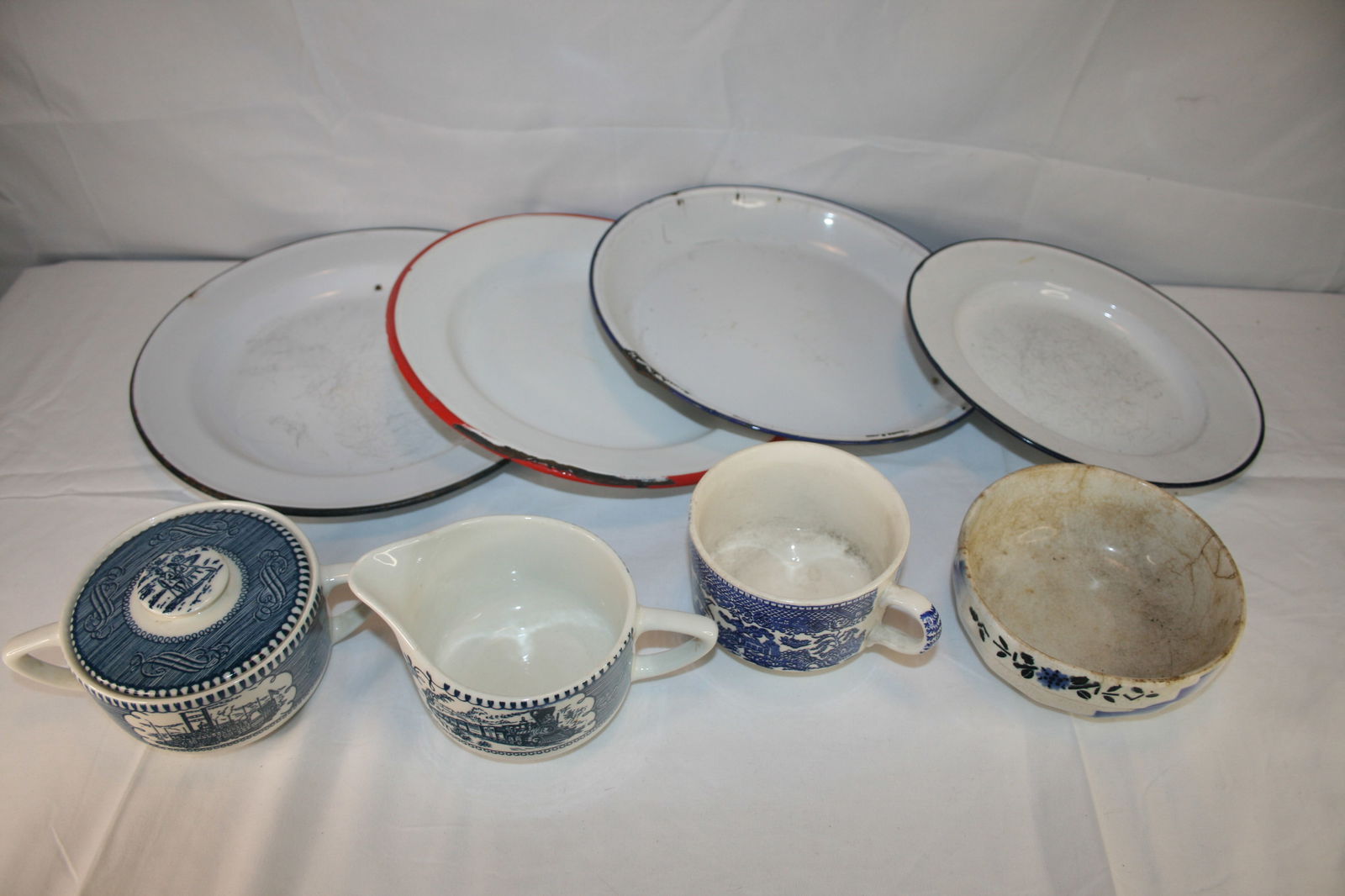 Misc vintage Enamelware plates/ ceramics (1 of 12)