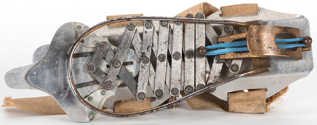 Arm Holdout. (1 of 1)