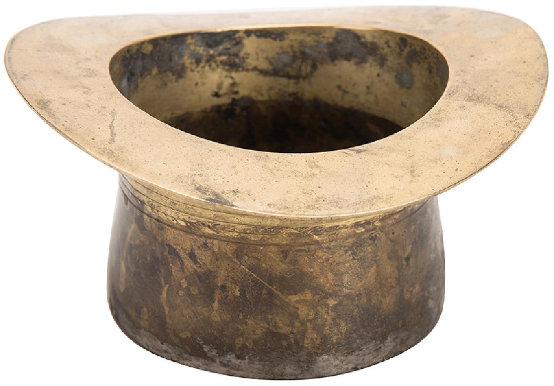 Top Hat Brass Spittoon. (1 of 1)