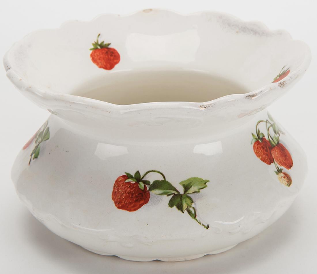 Porcelain Spittoon with Strawberries. (1 of 1)