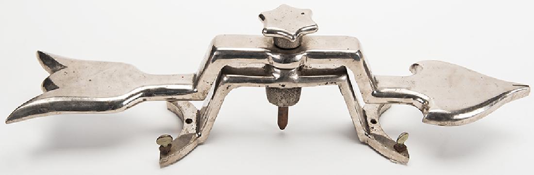 Cast Iron Spindle Game Arrow. (1 of 1)