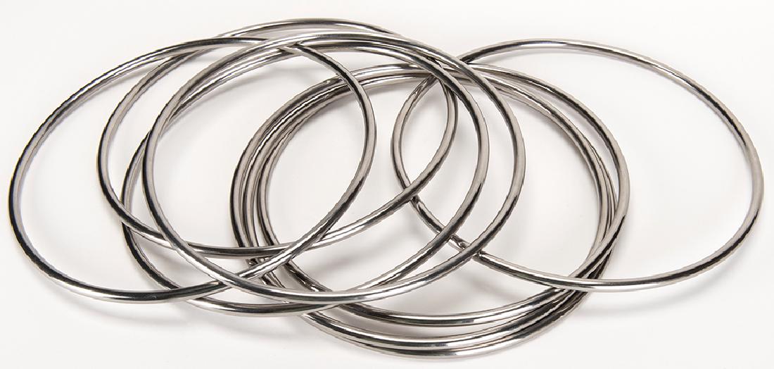 Linking Rings. (1 of 1)