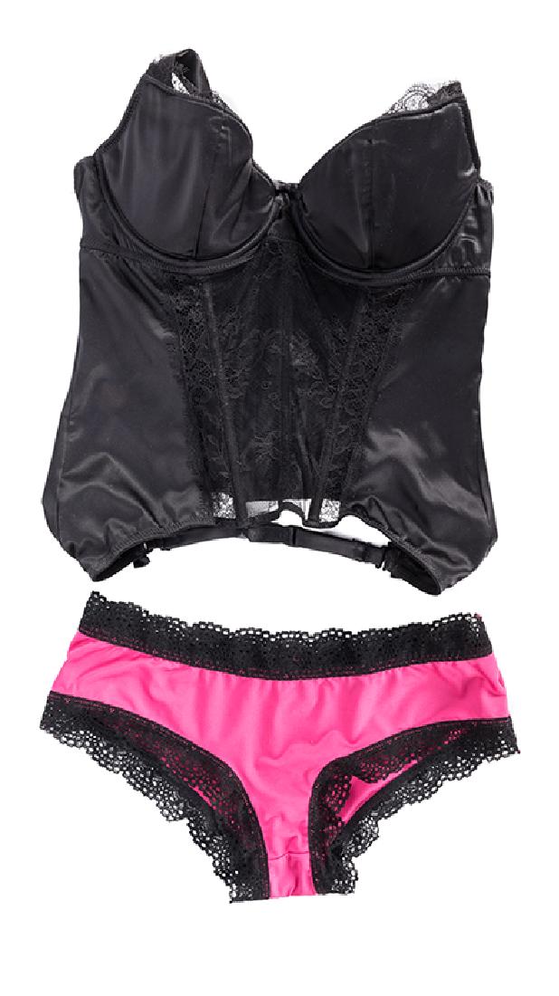 Becki Newton “How I Met Your Mother” Screen-Worn: Becki Newton “How I Met Your Mother” Screen-Worn Bustier. A Maison Close polyester and nylon bustier, size 85D, worn on-screen by Newton in the part of Quinn Garvey on episode 724 of the hit telev