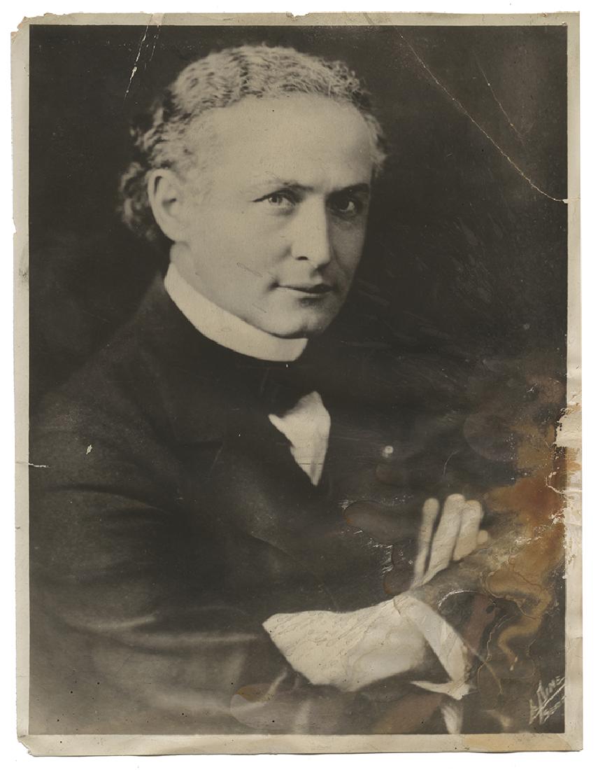 Portrait Photograph of Harry Houdini. Edward Saint