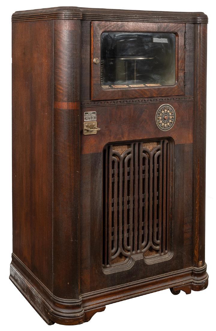 Wurlitzer 1935 Model P-12 "Simplex" Jukebox. (1 of 2)