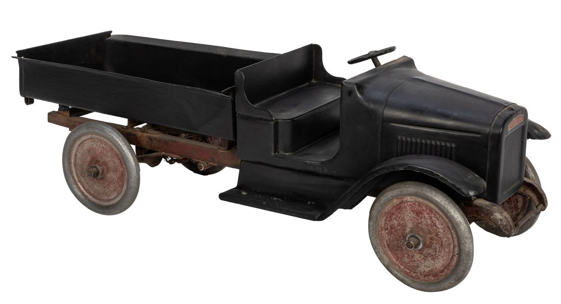 Buddy L Chain Operated Dump Truck. (1 of 2)