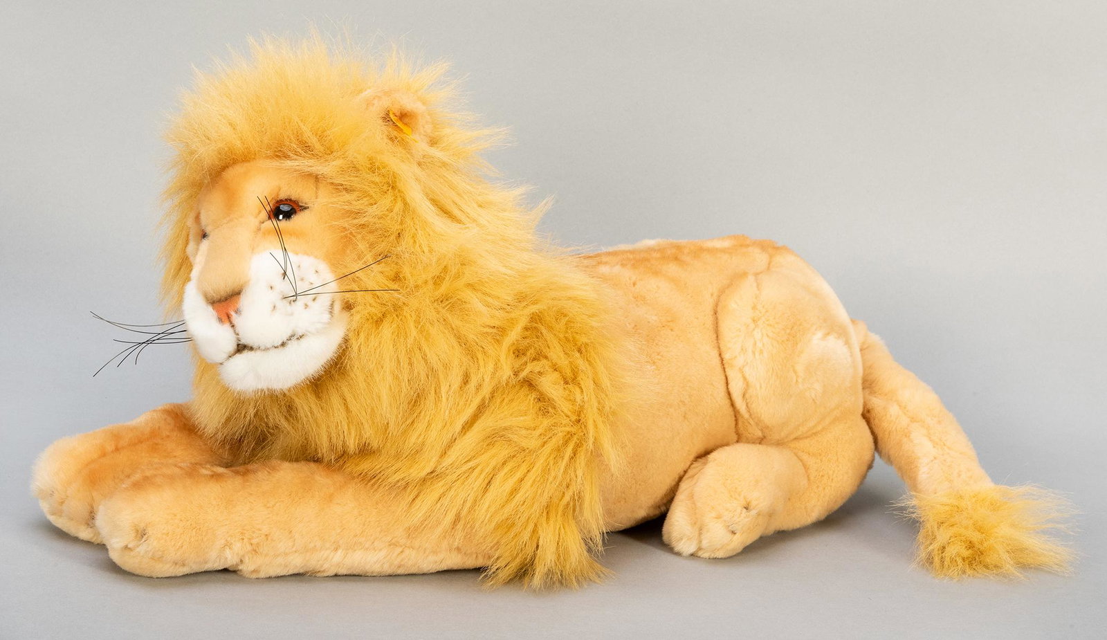 Steiff Molly Lion. 1990s. Cotton-acrylic lion by Steiff: Steiff Molly Lion. 1990s. Cotton-acrylic lion by Steiff in lying pose. Yellow ear tag. EAN 103452.