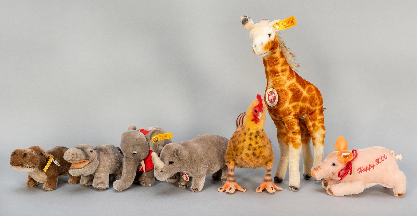 Steiff Small Animals Group. Seven Steiff animals,: Steiff Small Animals Group. Seven Steiff animals, including Hen (667596; number 801 of 1,500); Happy 2000 Good Luck pig (EAN 033278); Nosy rhinoceros; Gori giraffe (068065); Elefant 1950 replica (0311