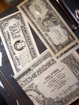 An accumulation of over 320 wooden nickels mounted - 4