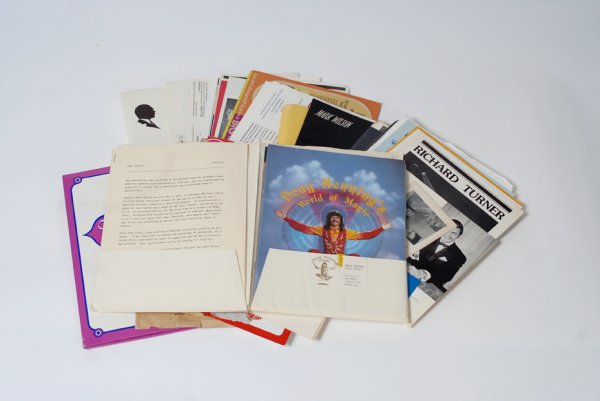 Over 60 20th century magicians' brochures & ads: [Brochures and Advertising] Collection of over sixty 20th century magicians' brochures, photographs and advertisements. Included are examples for Doug Henning (an elaborate publicity package/embossed 
