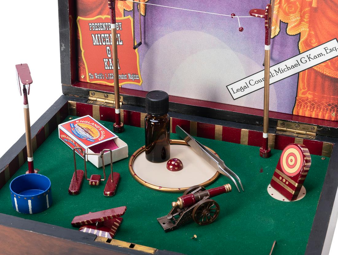 Svenson’s Cigar Box Flea Circus. England:
