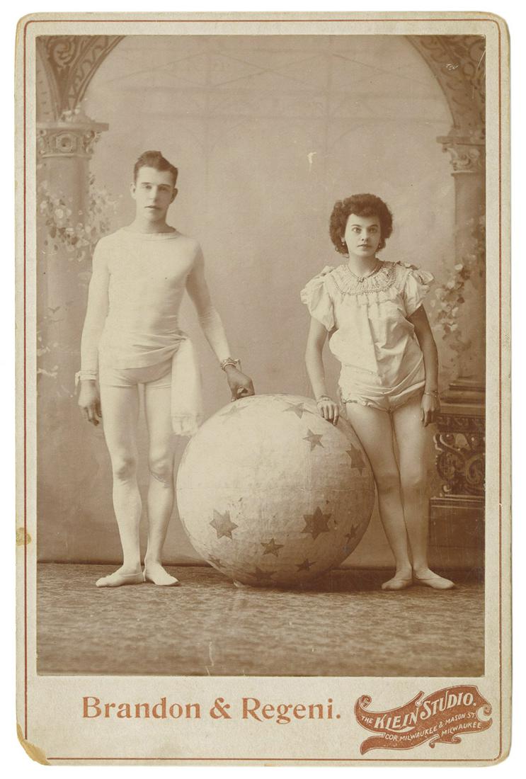 Portrait of Brandon & Regeni, Acrobats. Milwaukee: (1 of 1)
