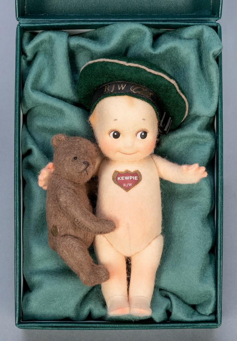 R. John Wright Kewpie & Teddy LE Doll. 1999/2000.: R. John Wright Kewpie & Teddy LE Doll. 1999/2000. Number 125 from a limited edition available to the RJW Collector Club. Height 6 ¼”. In original clasping and padded box with limitation car