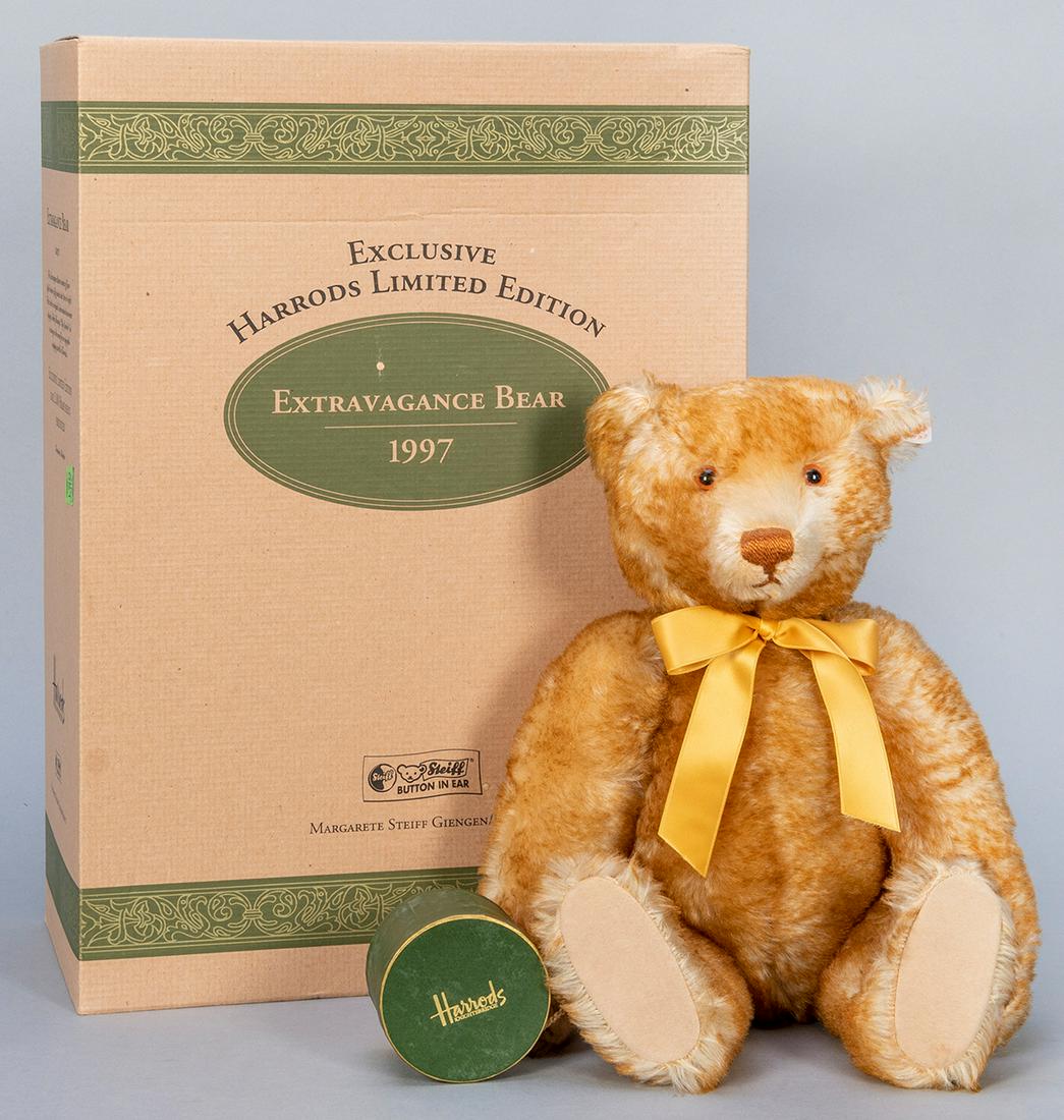 Steiff 1997 Extravagance Bear Harrod’s Limited: Steiff 1997 Extravagance Bear Harrod’s Limited Edition. Number 1019 of 2,000. EAN 653179. 16”. With certificate and original box.
