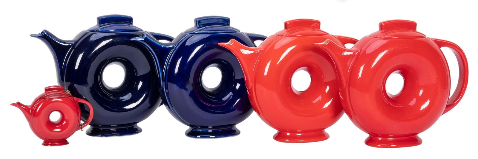 Hall China “Doughnut” Teapots (5). Lot (1 of 1)