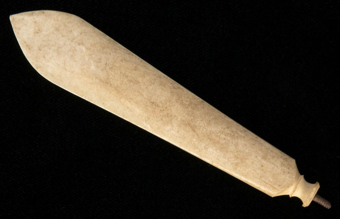 [SCRIMSHAW] Letter Opener Blade. Circa 19th century. (1 of 2)