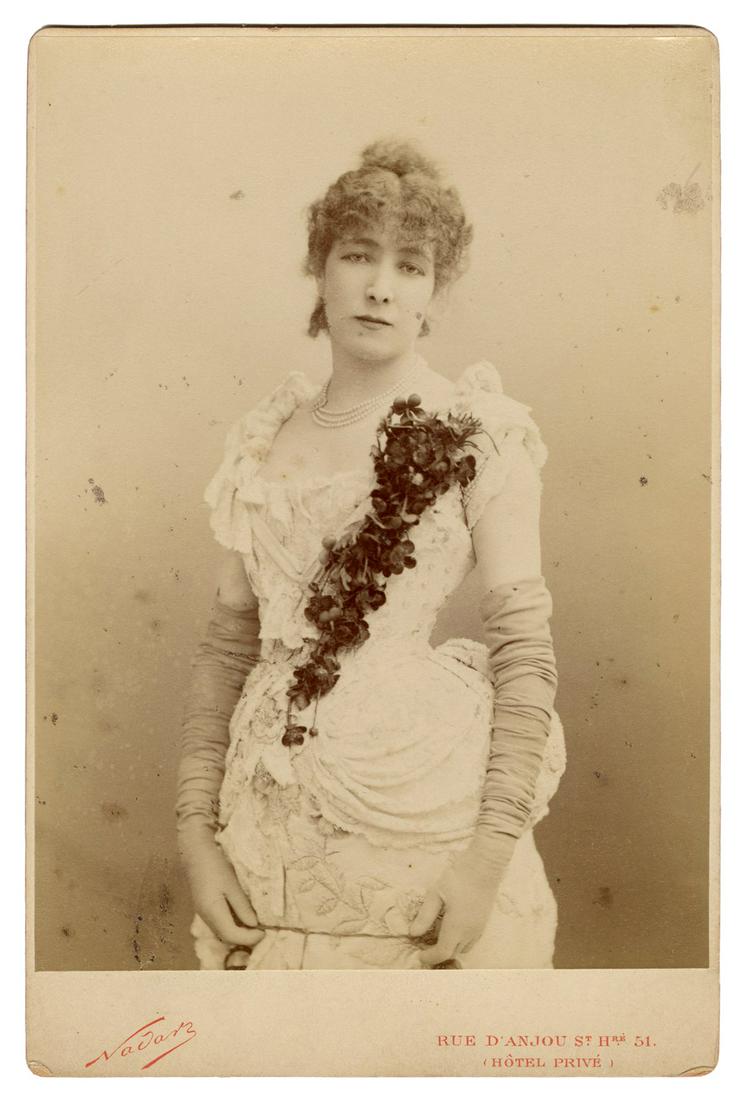 BERNHARDT, Sarah (1844-1923). Cabinet card photograph. (1 of 1)