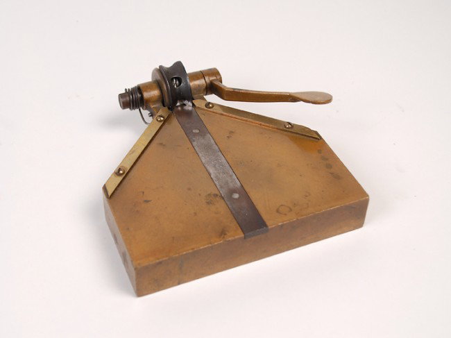 Playing card Corner Rounder. American, ca. 1930.: Corner Rounder. American, ca. 1930. Brass device used for re-rounding the corners of cut cards. Good condition.