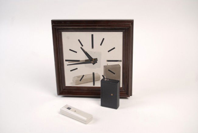 "Peep Joint" Clock & Thumper. 2 way mirror: Peep Joint" Clock & Thumper. A two-way mirror disguised as a clock, which allows a cheater or camera hidden behind it secretly to view the hands of players in a card game. That information is then rel