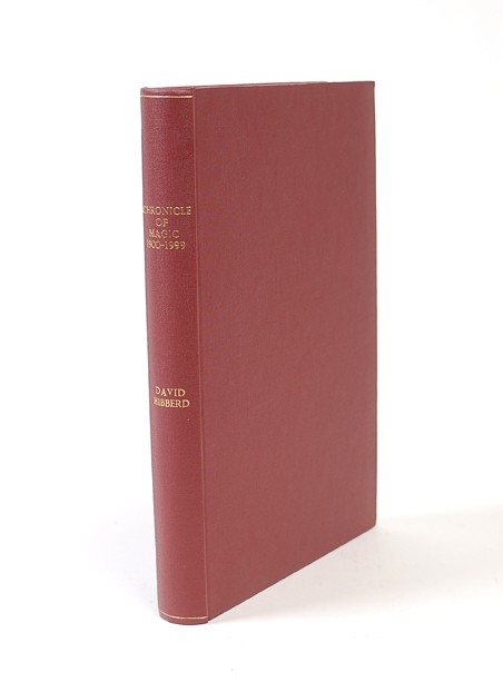 Hibberd, David. Chronicle of Magic 1900 – 1999: Hibberd, David. Chronicle of Magic 1900 – 1999. Devon, 2003. Number 71 from a limited edition of 200 copies. Red cloth, spine stamped in gold. Illustrated. 4to. Very good condition.