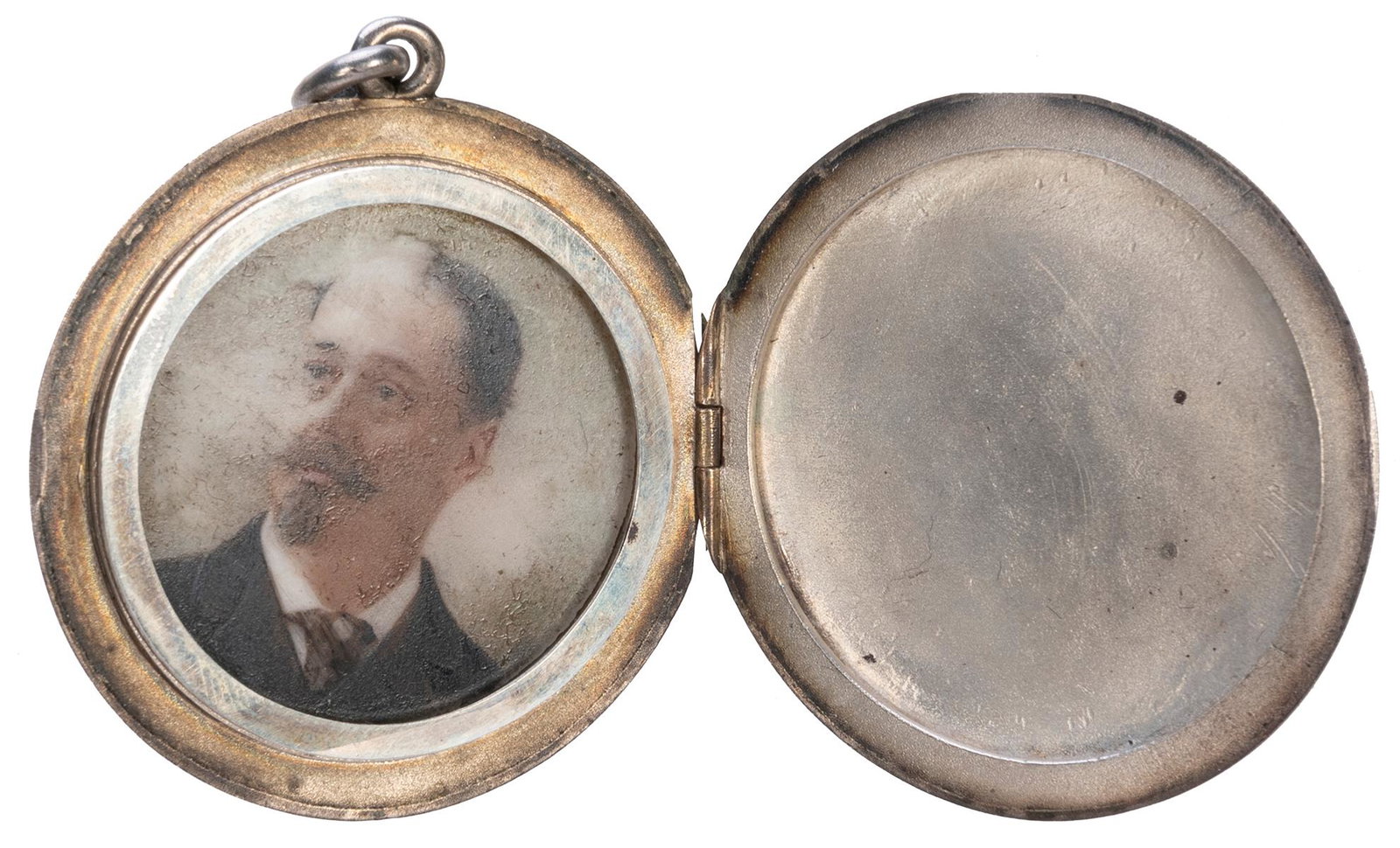[LIVINGSTON FAMILY]. Pewter locket with Livingston family armorial crest.: [LIVINGSTON FAMILY]. Pewter locket with Livingston family armorial crest. Circa late 19th century. Pewter locket in black velvet case with Livingston armorial crest on one side and an engraving of Her