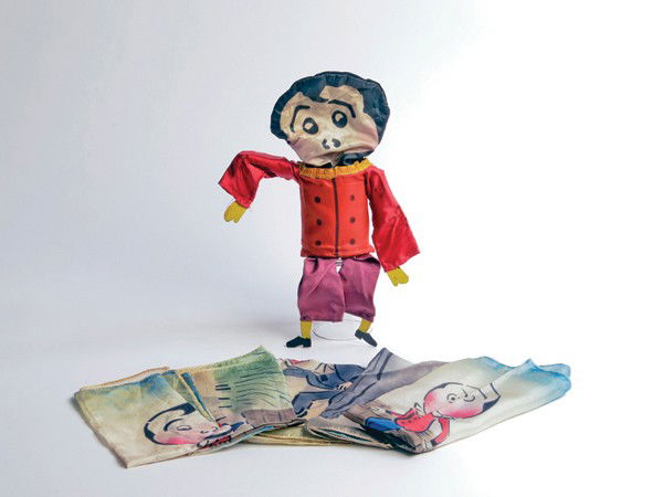 Humpty Dumpty Dyeing of Silks. Glendale, Loyd: Humpty Dumpty Dyeing of Silks. Glendale, Loyd, ca. 1938. The magician passes a white handkerchief through a paper tube and as it comes out the other end, a portrait of Humpty Dumpty has appeared on it