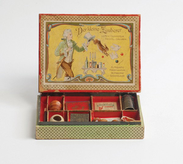Der kleine Zauberer magic set. Germany, ca 1900: Magic Set] Der kleine Zauberer magic set. Germany, ca. 1900. Child's magic set manufactured for export from Germany, includes triple color-changing egg vase, magic wand, magic domino cards, flap card 