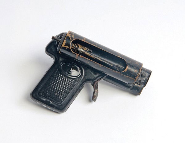 Silk Pistol. Hamburg, Janos Bartl, ca. 1924.: Silk Pistol. Hamburg, Janos Bartl, ca. 1924. A handkerchief, draped over the barrel of this small imitation pistol, vanishes when the magician squeezes the trigger. Elaborate spring-driven mechanism a