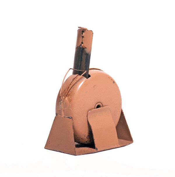 Serpentine Silk gimmick (Kobra). F.G. Thayer: Serpentine Silk gimmick (Kobra). Los Angeles, F.G. Thayer, ca. 1940. With this device hidden in its folds, a silk handkerchief can be made to stand upright. Good condition.