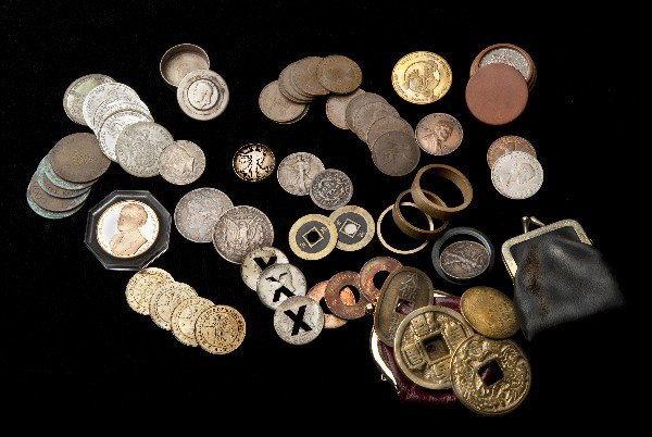 Group of coin tricks, palming and gaffed coins: [Coin Magic] Group of coin tricks, palming coins and gaffed coins. From the collection of Larry Jennings and including Roterberg dollar-size palming coins (seven), Felsman half dollar-size palming coi