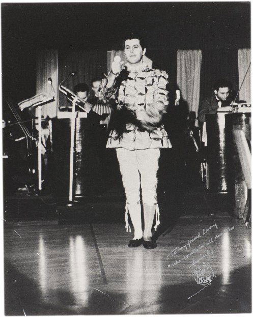 Photo of Dai Vernon performing Harlequin act, sign: Vernon, Dai. Photo enlargement of Dai Vernon performing his Harlequin act, inscribed and signed. Recent enlargement of a photograph originally taken by Irving Desfor of New York, ca. 1933. 16 x 20". G