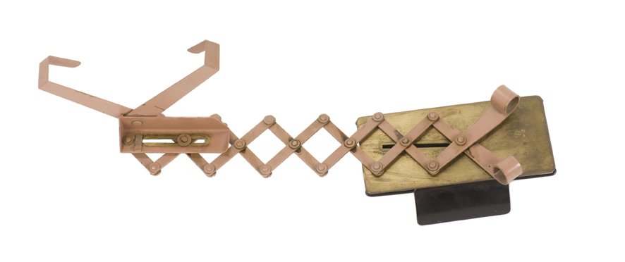 P & L Manipulator (Holdout).: Manipulator. New Haven Connecticut, Petrie and Lewis, ca. 1930. Holdout device worn on the performer’s arm allows him to manipulate cards without resorting to sleight-of-hand. Lazy tong-style device