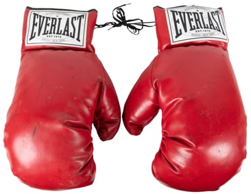 Oversize Everlast Boxing Gloves Advertising Display. Red le...