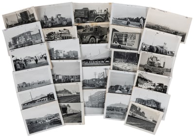 [RINGLING BROS. AND BARNUM AND BAILEY CIRCUS]. Large Group ...