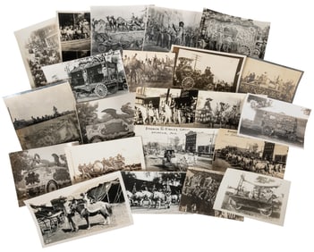 [RINGLING BROS. AND BARNUM AND BAILEY CIRCUS]. Large Group ...