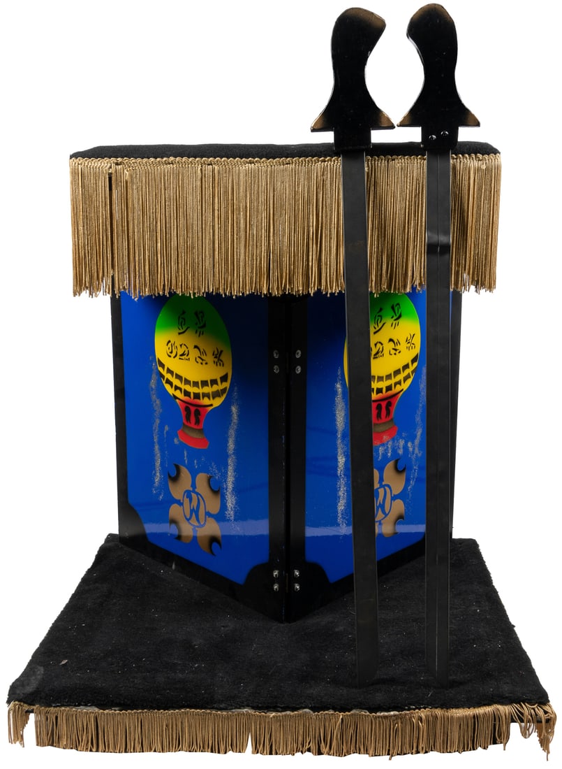 Flying Carpet Levitation. Columbus: MAK Magic, ca. 1980s. F... (1 of 2)