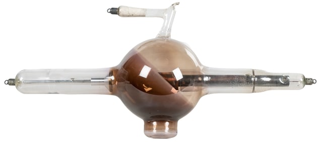 Heavy Anode X-Ray Glass Tube. [N.p.: X-Ray Tube Co. N., ca....