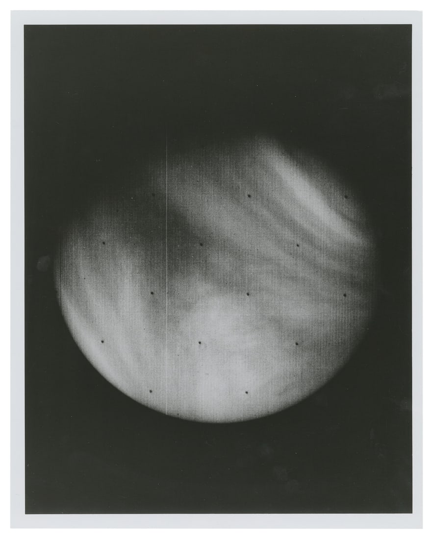 First Close-Up Picture of Venus / Mariner 10-12 (Venus) / P-14367. Pasadena: Jet Propulsion Laborato: [NASA/JPL]. First Close-Up Picture of Venus / Mariner 10-12 (Venus) / P-14367. Pasadena: Jet Propulsion Laboratory, February 1, 1974. Silver gelatin print of Venus illuminated at 85%, taken from a dis