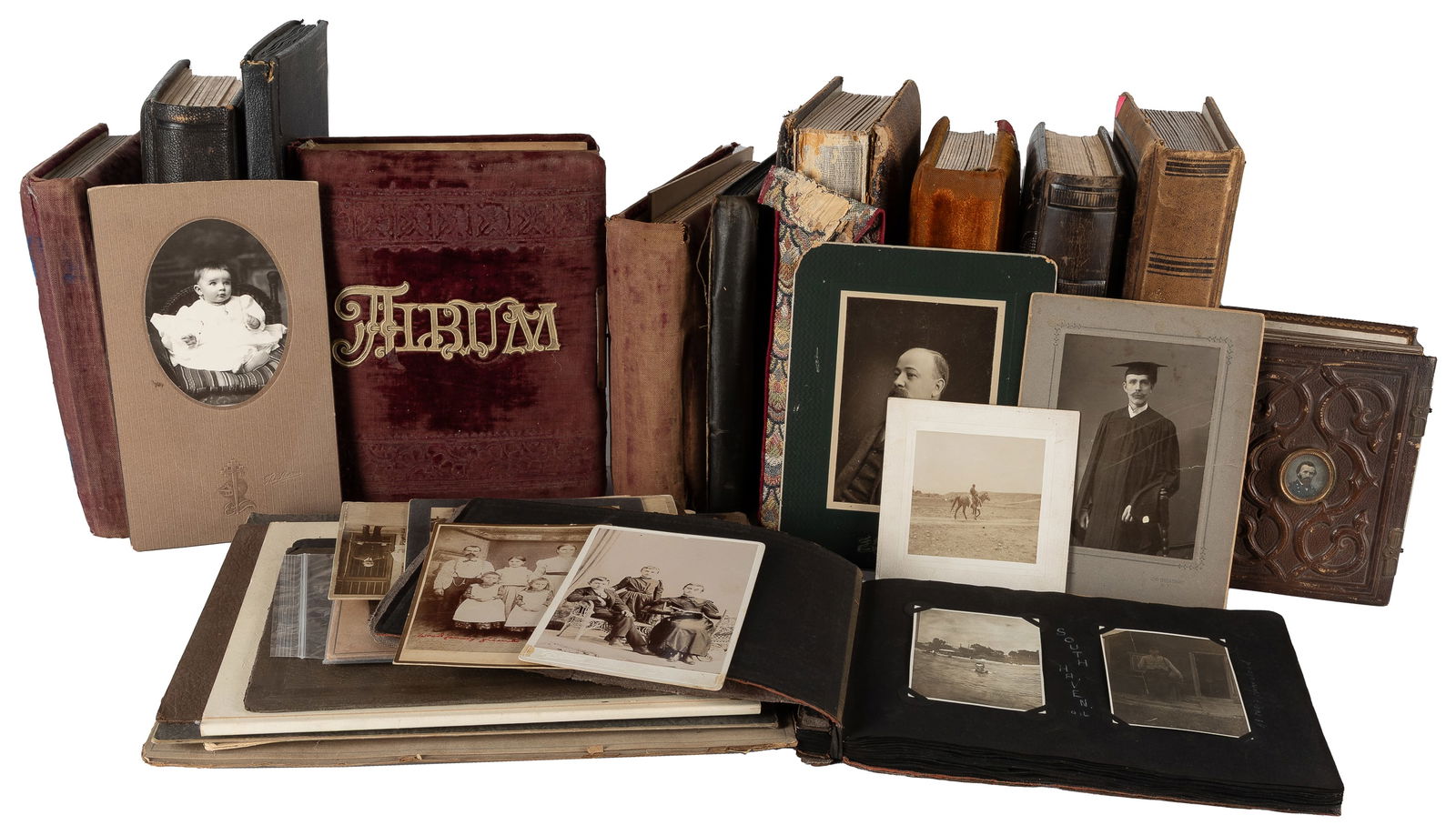 An immense collection of antique family photographs. (1 of 8)