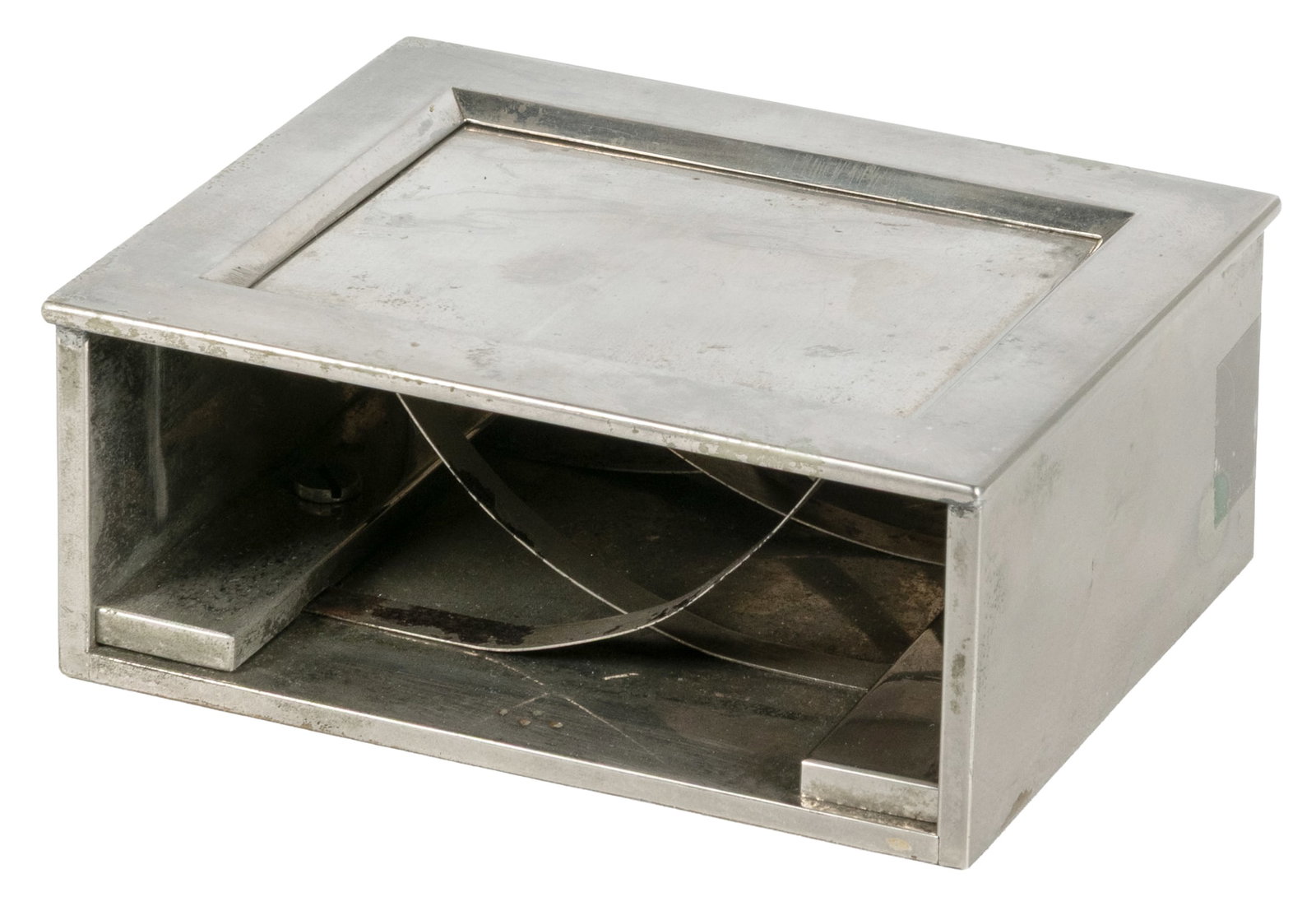 Gaffed faro dealing box.: Gaffed faro dealing box. Circa early 20th century. German silver sand-tell faro box. Unmarked. 1 1/2 x 3 7/8 x 3 1/8". Provenance: Collection of Tom Blue