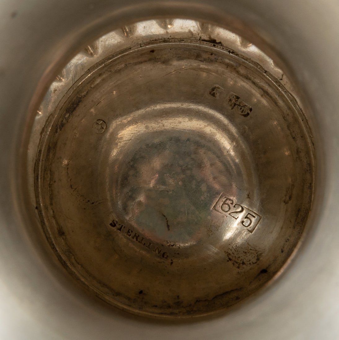 Sterling silver two-handled trophy cup. - 3