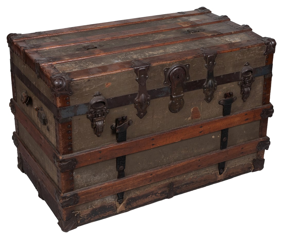 Antique trunk. - 3