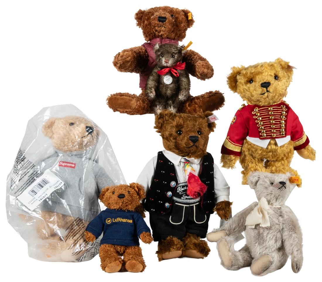 Group of 7 Steiff teddy bears. (1 of 1)