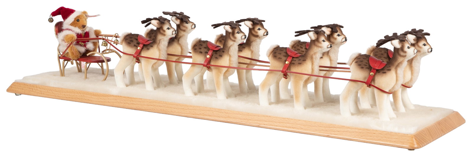 Steiff Christmas Express 2006 Limited Edition.: Steiff Christmas Express 2006 Limited Edition. EAN 037443. Edition of 750. Large Steiff sleigh set with a Christmas bear carrying presents, led by eight reindeer.Overall display approx. 30 x 8 x